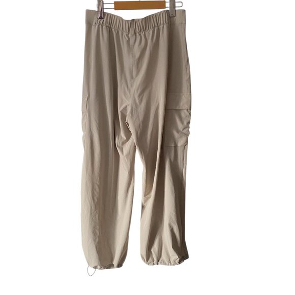 GapFit High Rise Runaround Cargo Joggers in Moonstone Beige Sz M - Picture 3 of 9